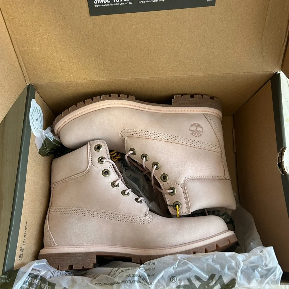 NEW IN BOX! Timberland Pink Nubuck Waterproof, Insulated Boots - Picture 2 of 9